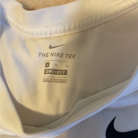 The Nike Tee Dri-Fit top - Picture 3 of 4